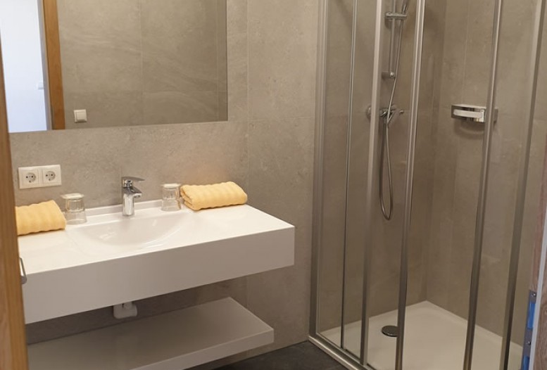 Modernes Badezimmer