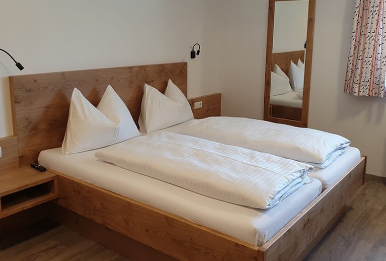 Doppelbett im Familienzimmer