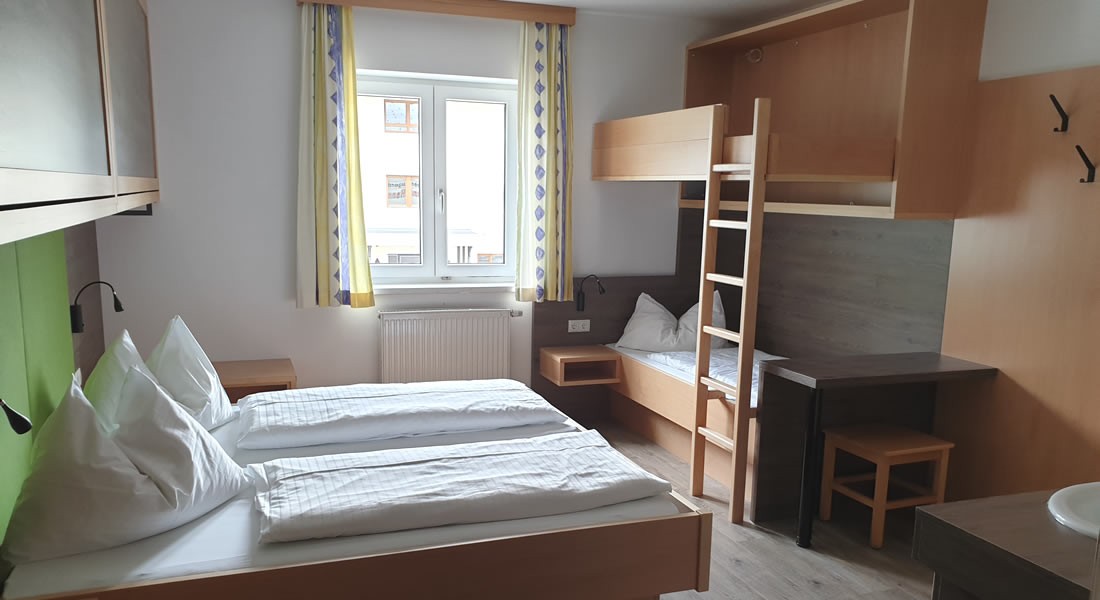 Ger&auml;umiges Familienzimmer im Familienhotel Hanneshof