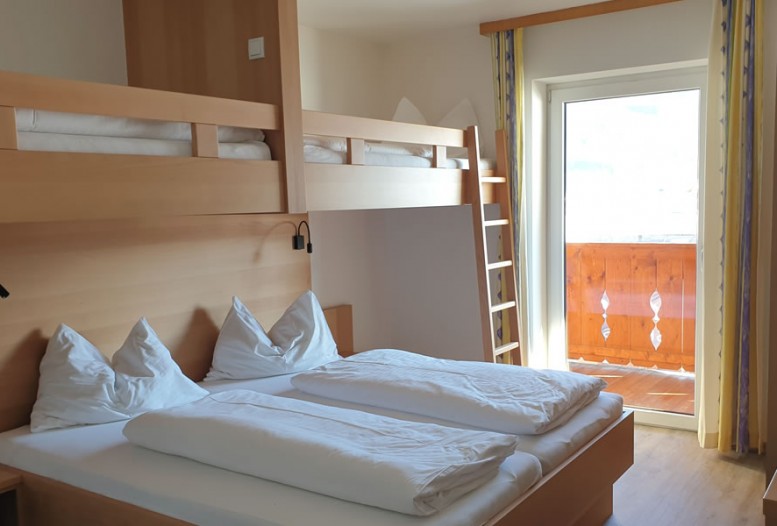 Familienzimmer mit Balkon