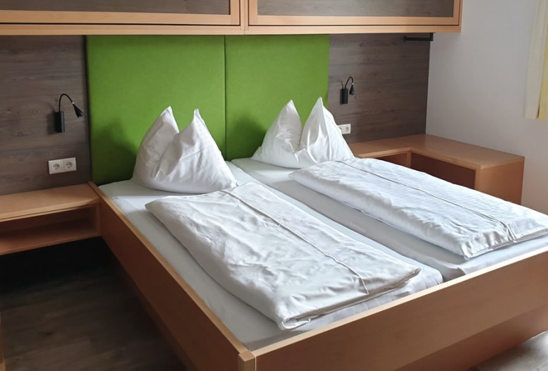 Doppelbett im Familienzimmer