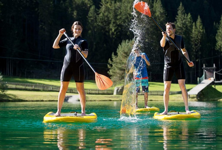 Stand-up paddeling am See in Flachau