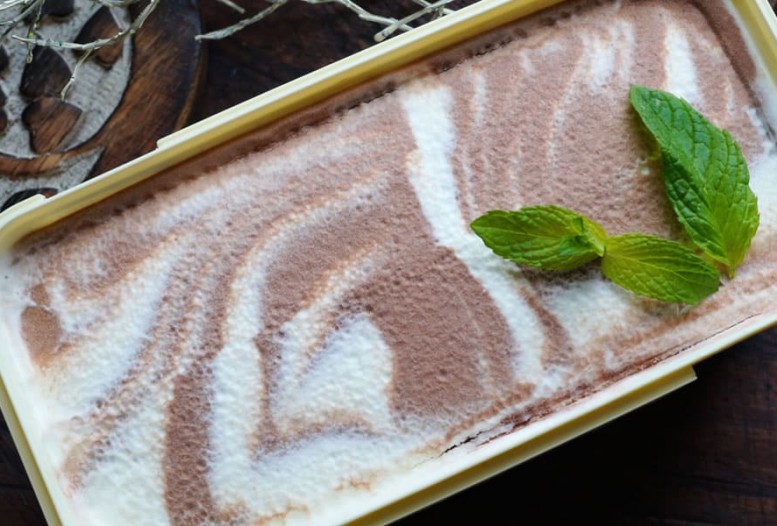 Eisvariationen als Dessert &copy; Shutterstock