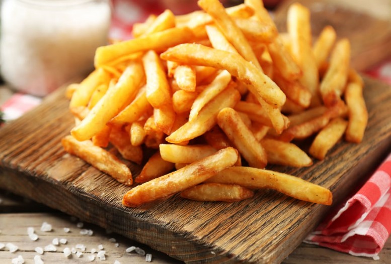 Knusprige Pommes vom Buffet &copy; Shutterstock