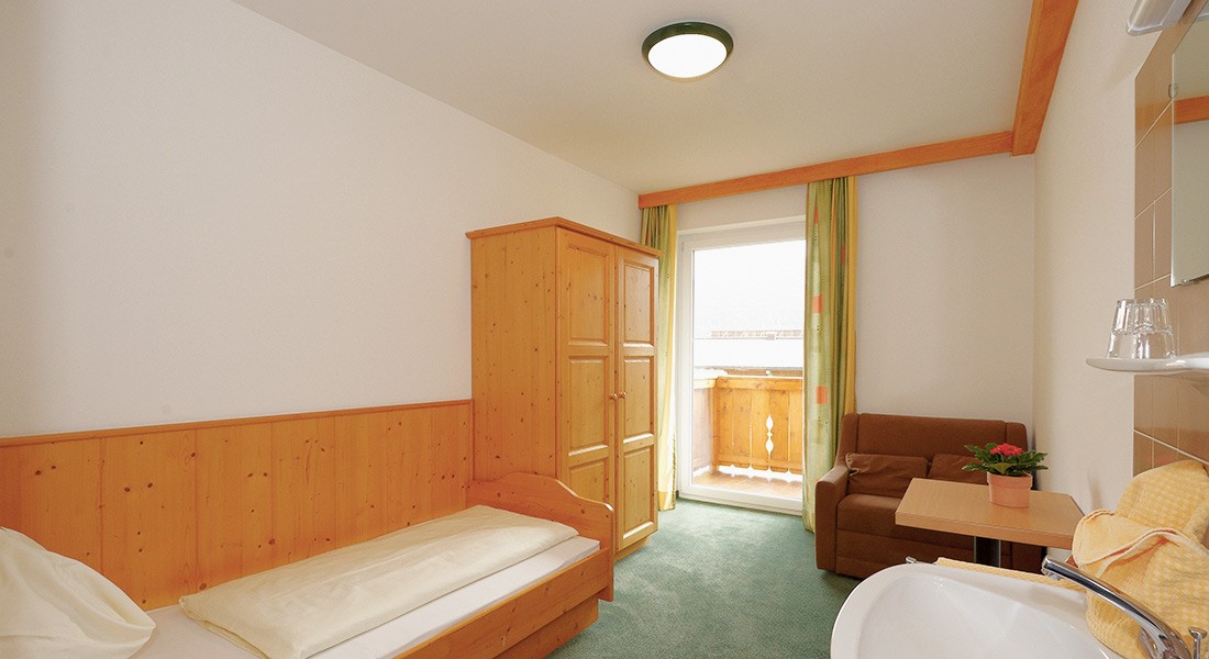 Komfortables Einzelzimmer f&uuml;r Betreuer und Eltern