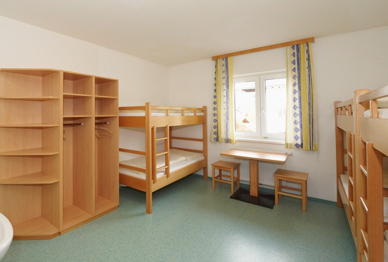 Gemütliches Mehrbettzimmer im Jugendsporthotel
